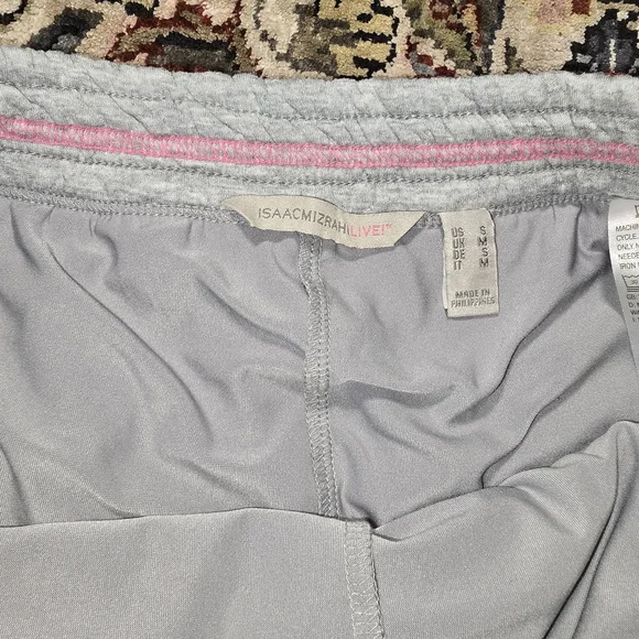 Isaac Mizrahi Quilted Light Gray Mini Skort - Picture 3 of 4